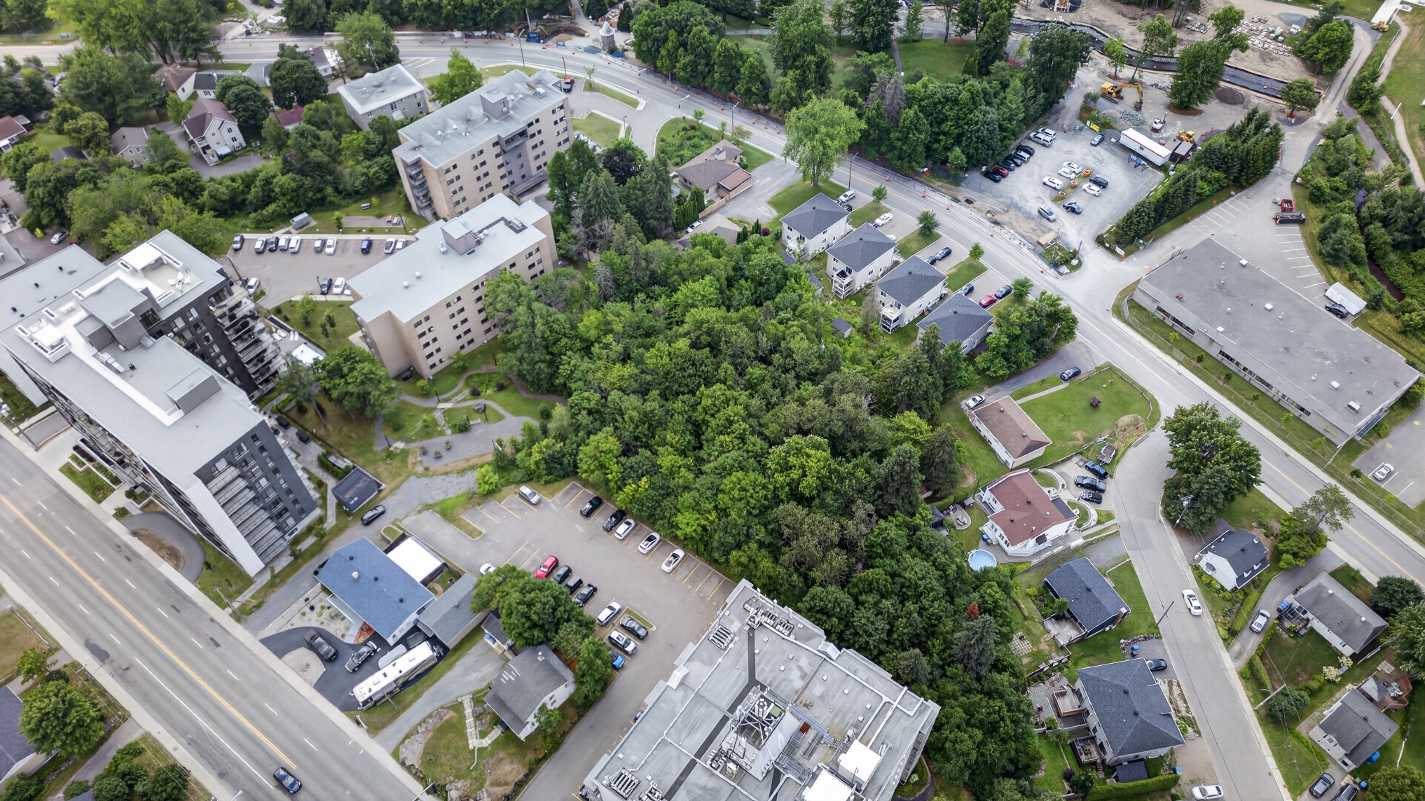 Vue aérienne du terrain et de ses accès